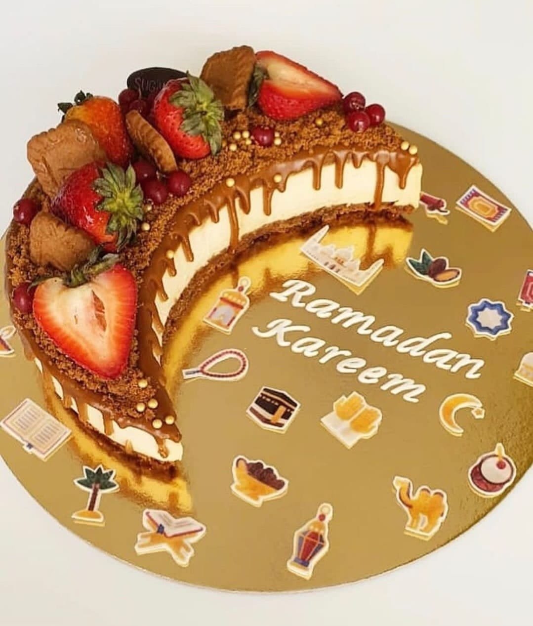 Ramadan Kareem Moon Shape Cheesecake