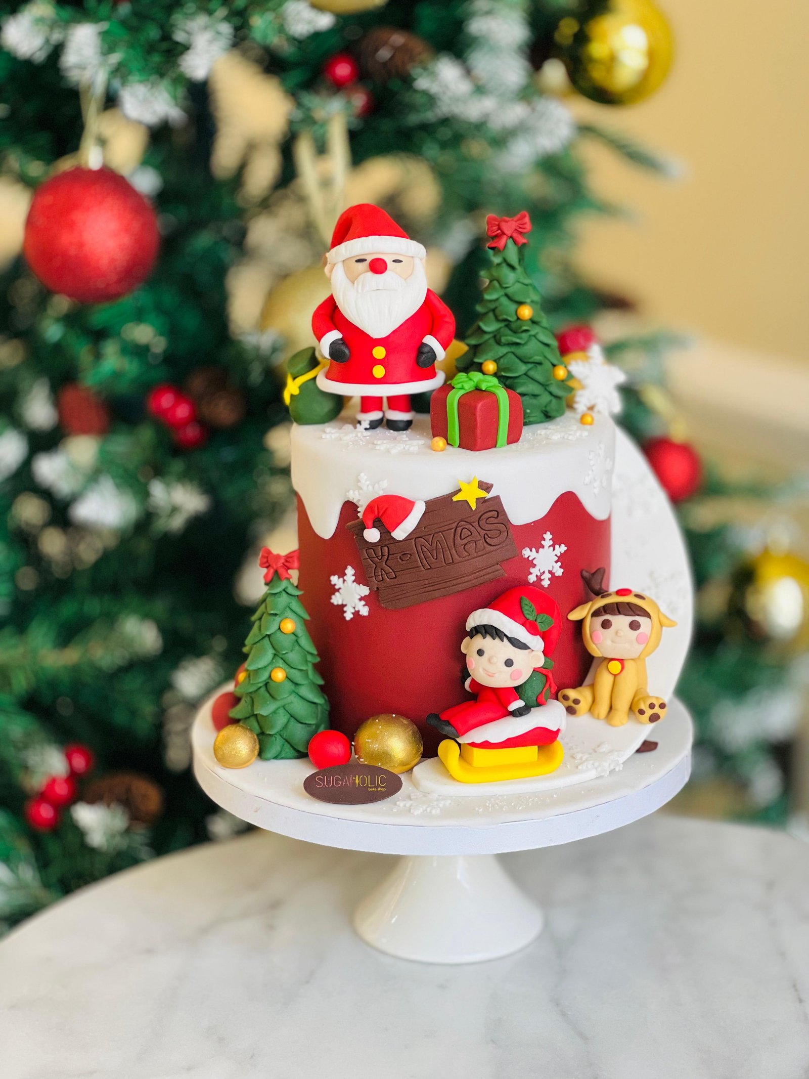 Snowy Christmas Fondant Cake
