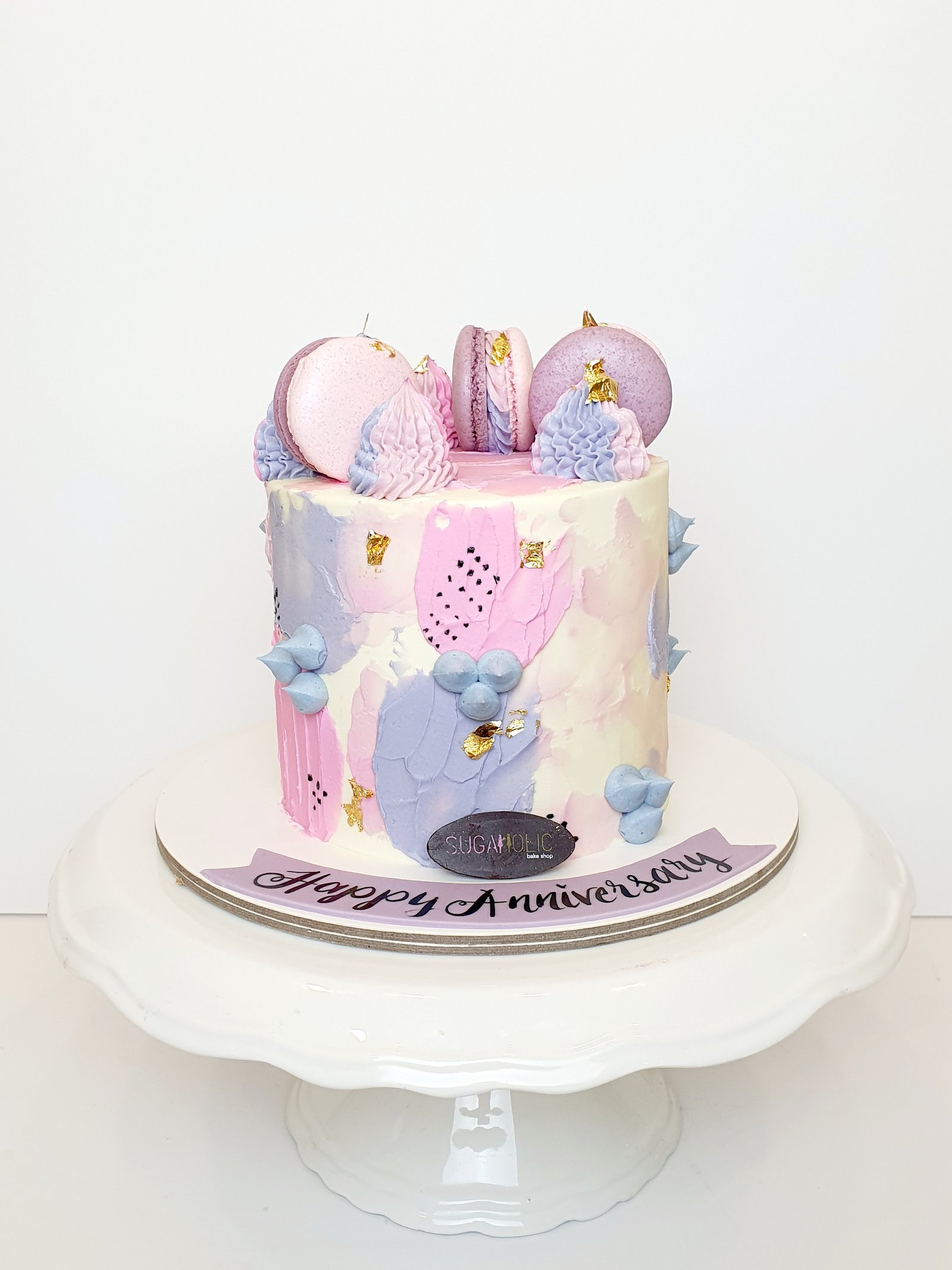 Buttercream Pastel Cake with Macarons 