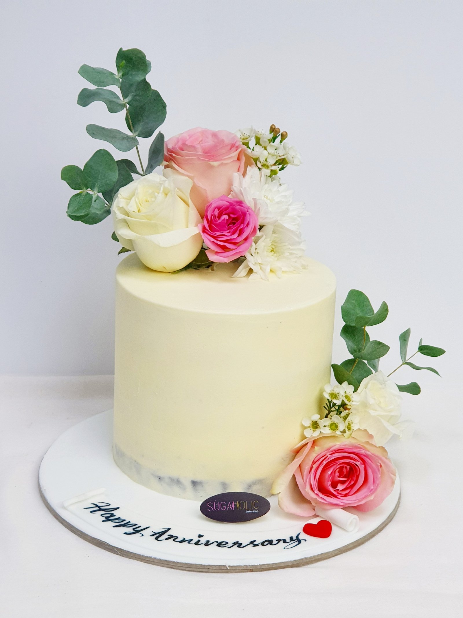 Buttercream Cake with Fresh Roses 