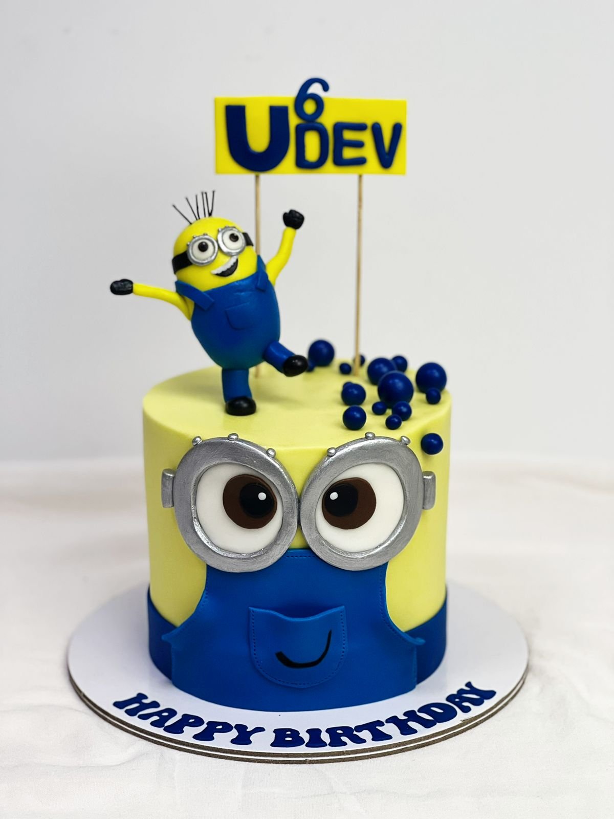 Minion Cake